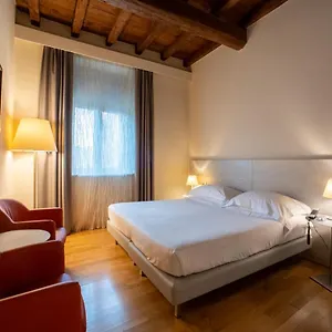 Annunziata 4*, Ferrare Italie